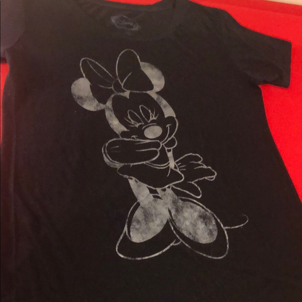 🟡DISNEY MINNIE GRAPHIC T. large